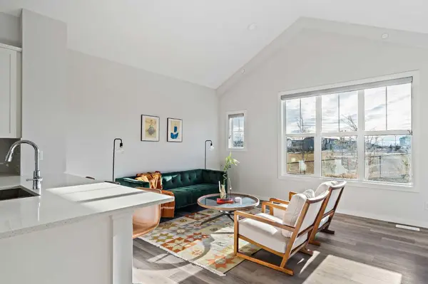 71 Lucas ST NW #9, Calgary, AB T3P 1S3