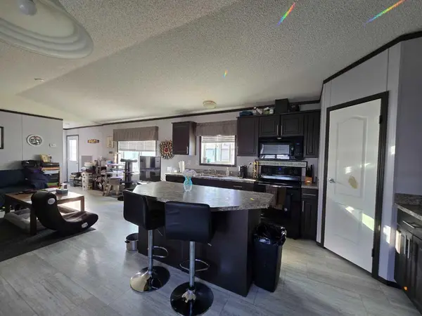 606 52 ST, Edson, AB T7E 1K9