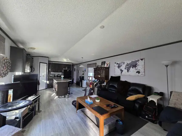 606 52 ST, Edson, AB T7E 1K9