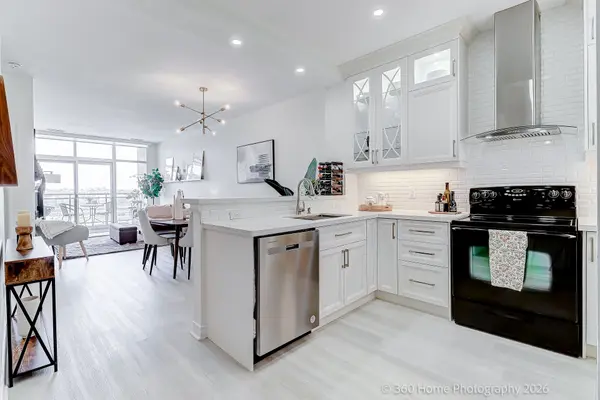 1 Leaside Park DR #604, Toronto C11, ON M4H 1R1