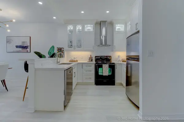 1 Leaside Park DR #604, Toronto C11, ON M4H 1R1