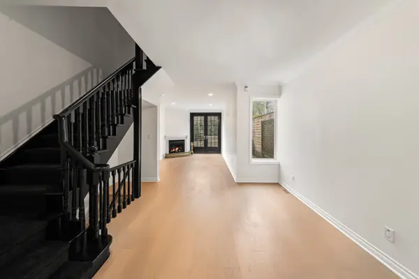 10 Gibson AVE, Toronto C02, ON M5R 1T5