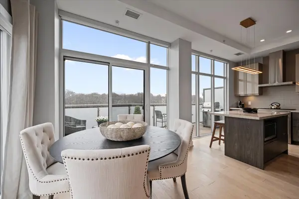 580 Kingston RD #601, Toronto E02, ON M4P 1P9