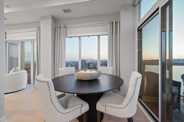 580 Kingston RD #601, Toronto E02, ON M4P 1P9