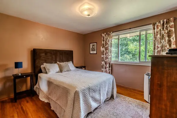 250 Sunnybrae AVE, Innisfil, ON L9S 1J1