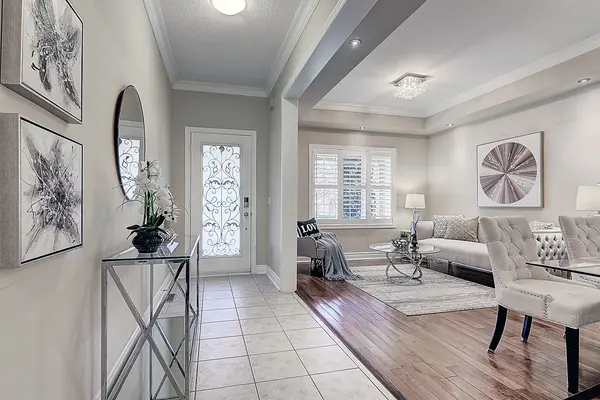 38 Rondeen RD, Vaughan, ON L4K 5S1