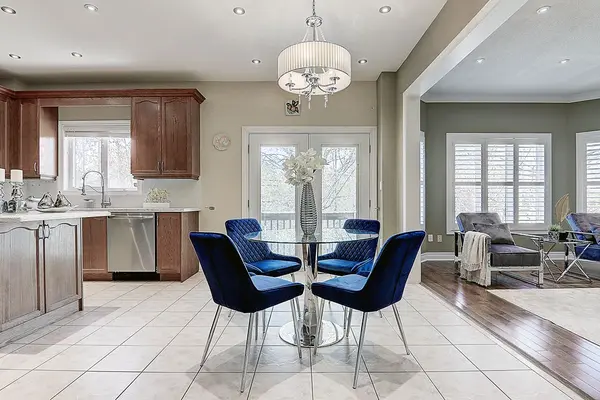 38 Rondeen RD, Vaughan, ON L4K 5S1