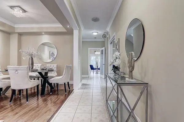 38 Rondeen RD, Vaughan, ON L4K 5S1