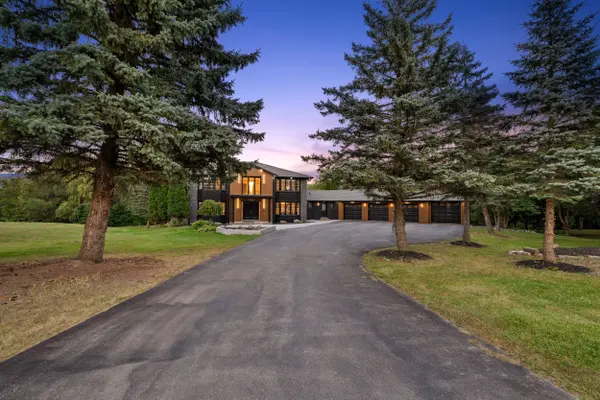 372 Burns BLVD, King, ON L7B 1E1