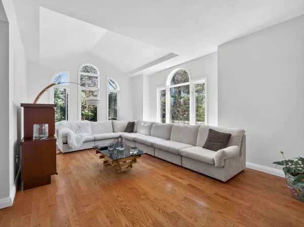 600 Wycliffe AVE, Vaughan, ON L4L 8S8