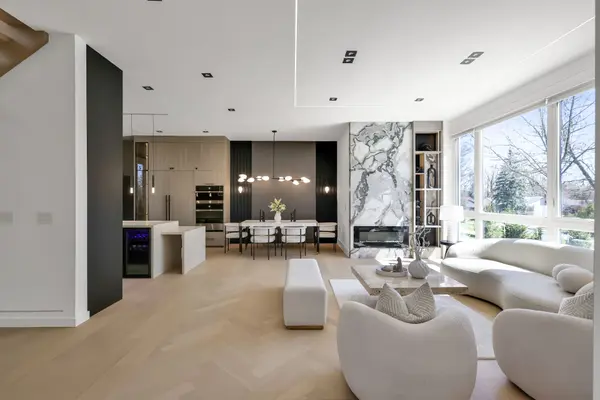 193 Beechwood CRES, Newmarket, ON L3Y 1W2