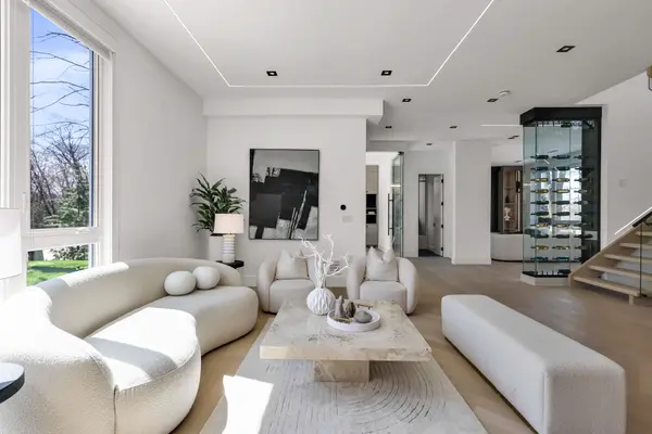 193 Beechwood CRES, Newmarket, ON L3Y 1W2