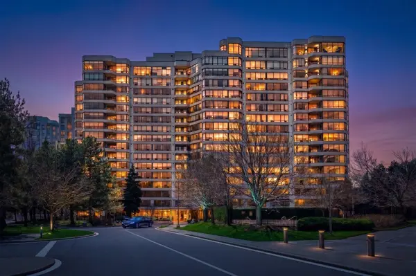 110 Promenade CIR #1004, Vaughan, ON L4J 7W8