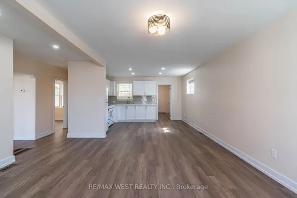 7 Highland HL, Toronto W04, ON M9A 2P7