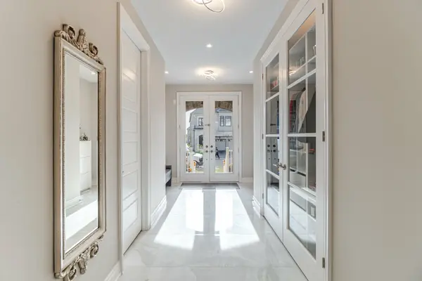 8 Ixworth CIR, Brampton, ON L6Y 6J8