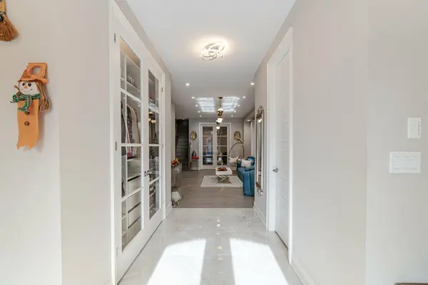 8 Ixworth CIR, Brampton, ON L6Y 6J8