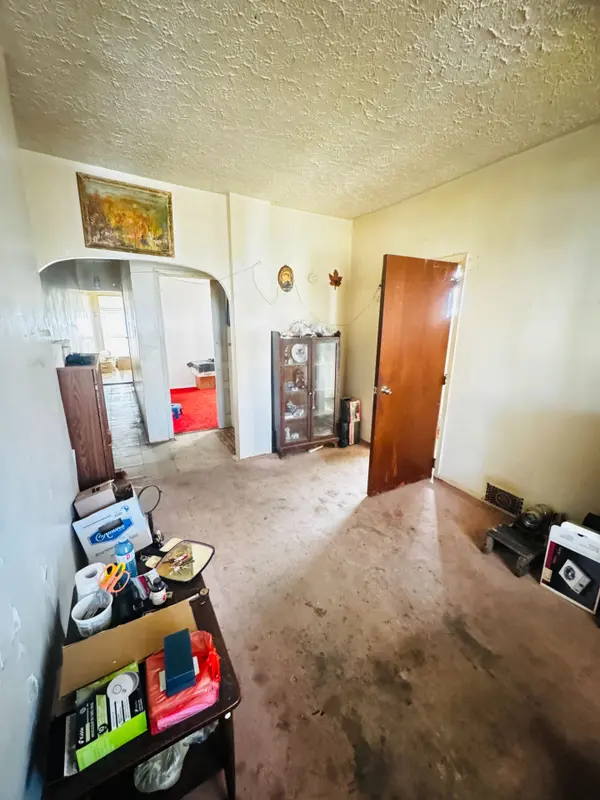 275 Salem AVE, Toronto W02, ON M6H 3C8