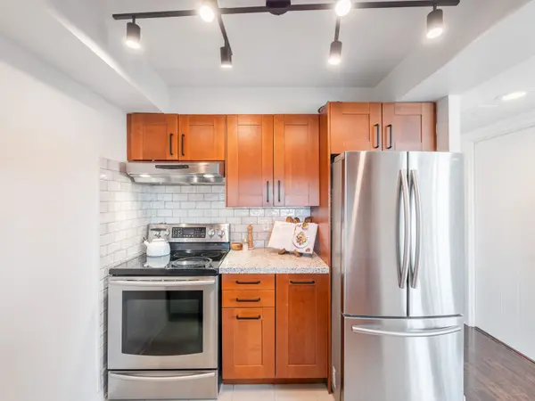 3 Hickory Tree RD #1603, Toronto W04, ON M9N 3W5