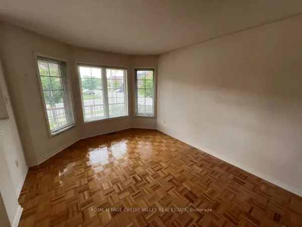 44 Australia DR, Brampton, ON L6R 3E8