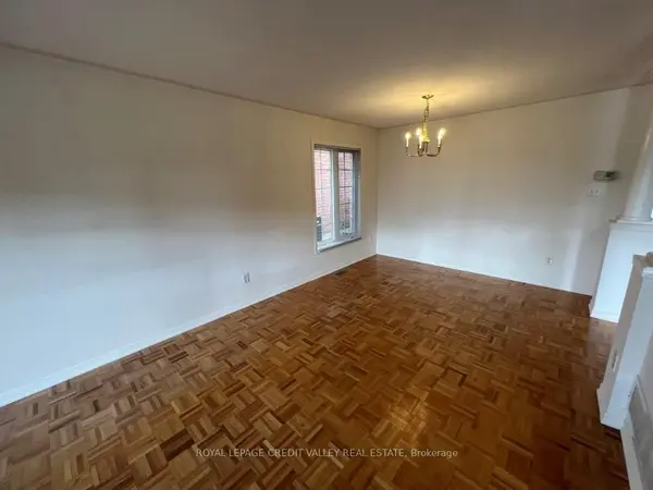 44 Australia DR, Brampton, ON L6R 3E8