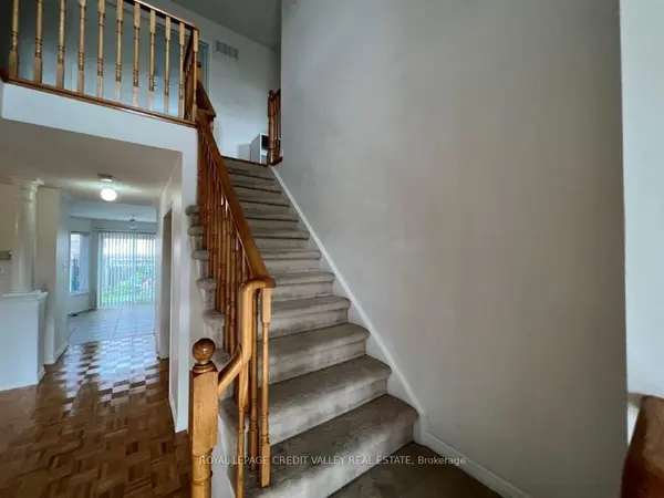 44 Australia DR, Brampton, ON L6R 3E8