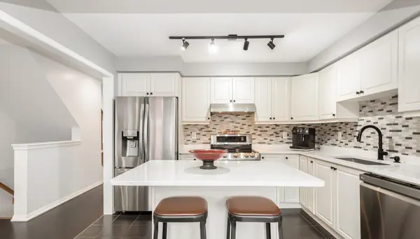 102 Bleasdale AVE, Brampton, ON L7A 0G2