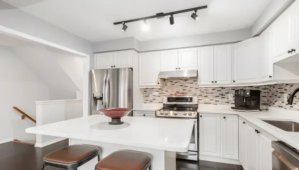 102 Bleasdale AVE, Brampton, ON L7A 0G2