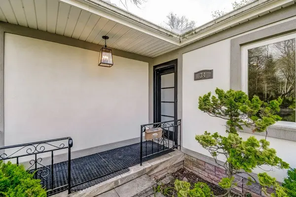 34 Oakley CT, Hamilton, ON L9G 1T5