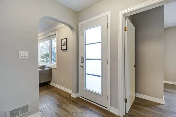 34 Oakley CT, Hamilton, ON L9G 1T5