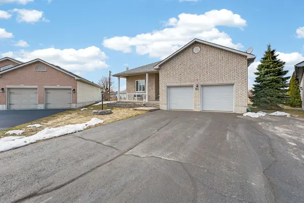 45 Maplehurst CRES, Prince Edward County, ON K0K 3L0