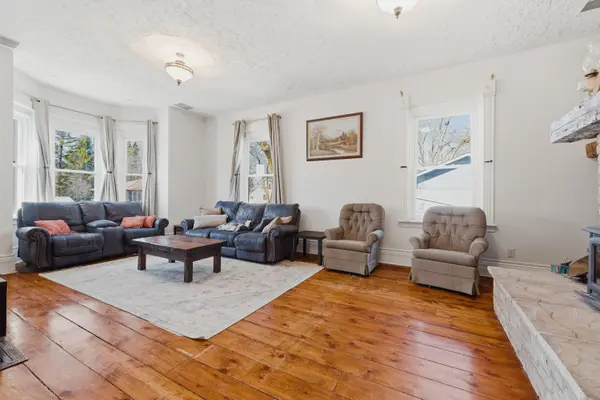 17 Allan ST W, Minto, ON N0G 1M0