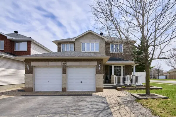 702 Mud Creek CRES, Blossom Park - Airport And Area, ON K1V 1W3