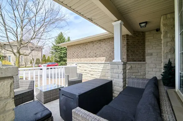 702 Mud Creek CRES, Blossom Park - Airport And Area, ON K1V 1W3