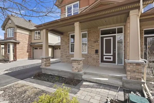 127 Beatrice DR, Barrhaven, ON K2J 5A4
