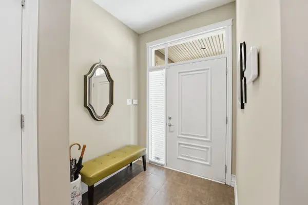 127 Beatrice DR, Barrhaven, ON K2J 5A4