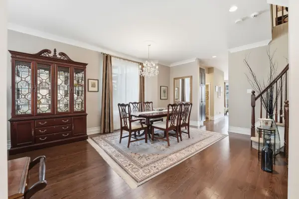 127 Beatrice DR, Barrhaven, ON K2J 5A4