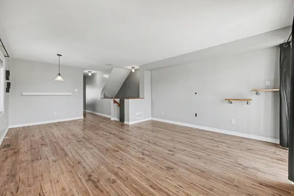 554 CHAPMAN MILLS DR #A, Barrhaven, ON K2J 0J2