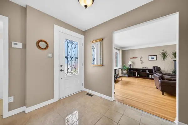 774 Manitou DR, Carlingwood - Westboro And Area, ON K2A 3C7