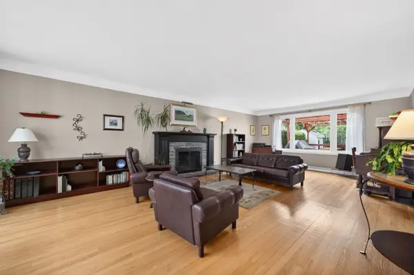 774 Manitou DR, Carlingwood - Westboro And Area, ON K2A 3C7