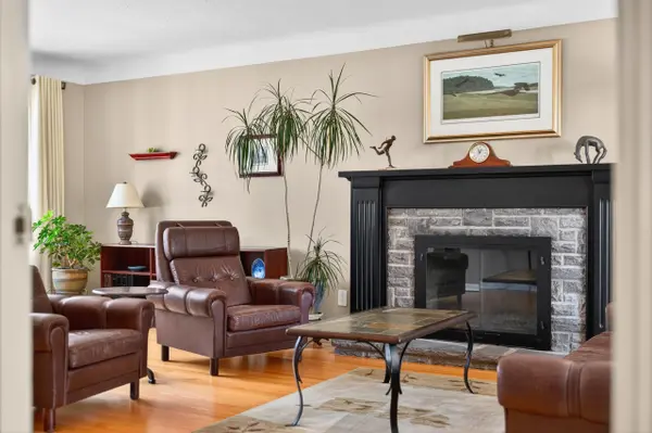 774 Manitou DR, Carlingwood - Westboro And Area, ON K2A 3C7