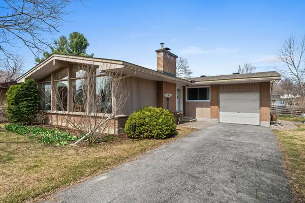 54 Evergreen DR, Bells Corners And South To Fallowfield, ON K2H 6C9