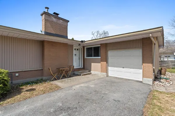 54 Evergreen DR, Bells Corners And South To Fallowfield, ON K2H 6C9