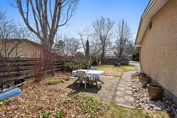 54 Evergreen DR, Bells Corners And South To Fallowfield, ON K2H 6C9