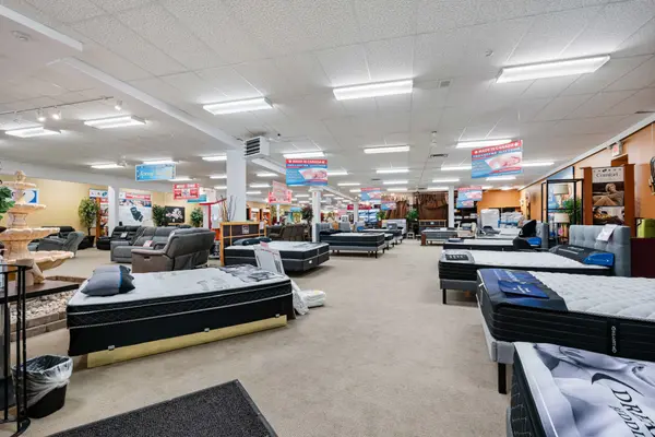 346 Montreal RD, Cornwall, ON K6H 1B4