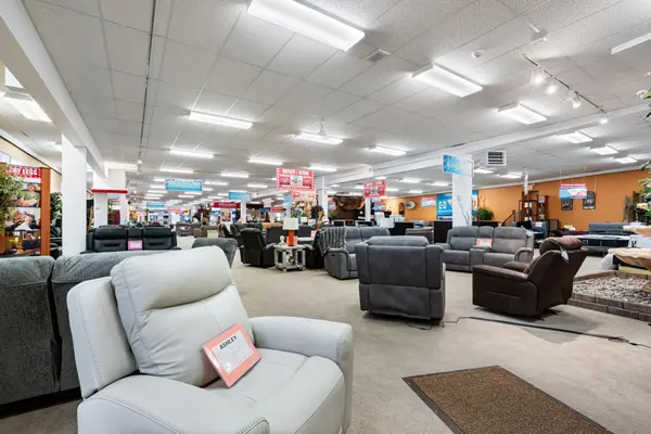 346 Montreal RD, Cornwall, ON K6H 1B4