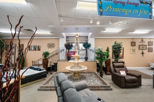 346 Montreal RD, Cornwall, ON K6H 1B4