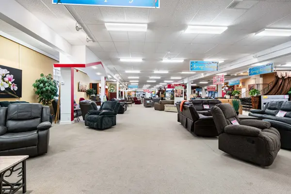 346 Montreal RD, Cornwall, ON K6H 1B4