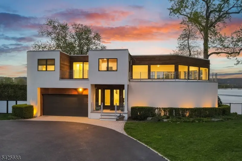 28 Glen Ct, Pompton Lakes Boro, NJ 07442