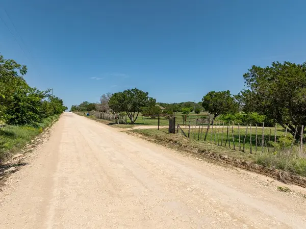 1960 W McCaleb Lane, Hamilton, TX 76531