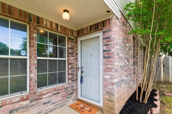 1001 Brenner Court, Arlington, TX 76017